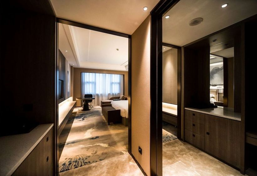 Отель Ramada Plaza By Wyndham Hezhou North