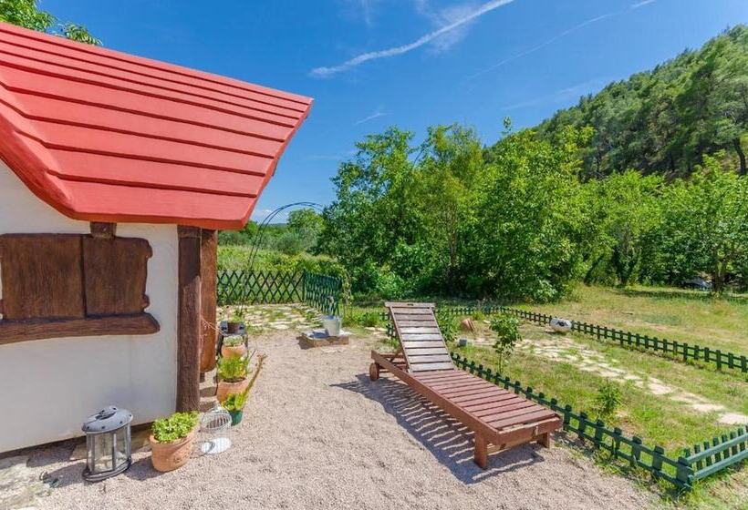 Immaculate 2 Bed Cottage Near Krka Waterfalls