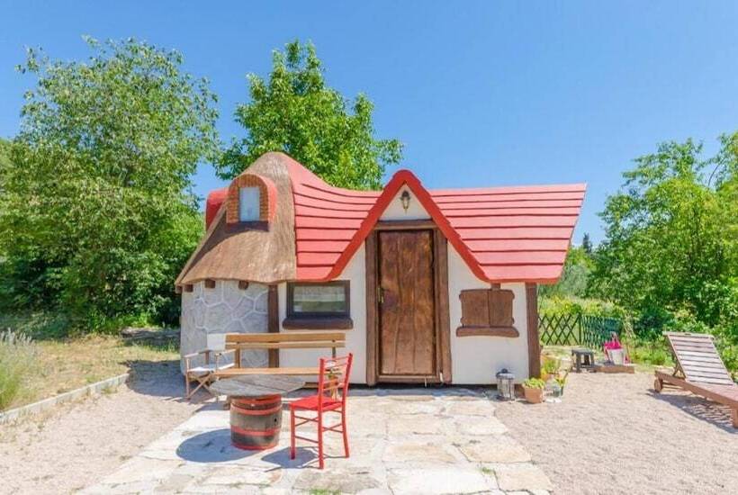 Immaculate 2 Bed Cottage Near Krka Waterfalls