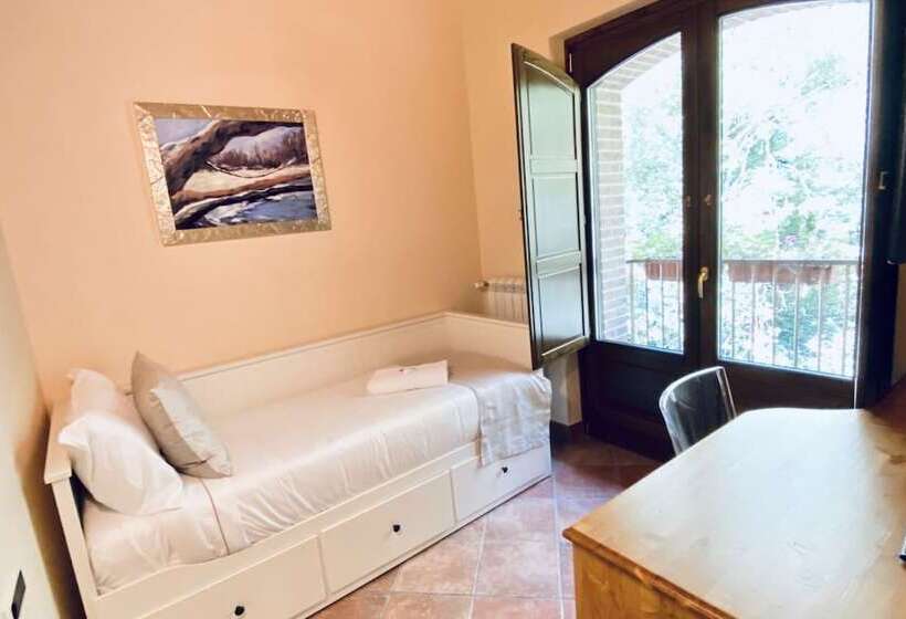 بنسيون Campagna Waterfalls View Suites