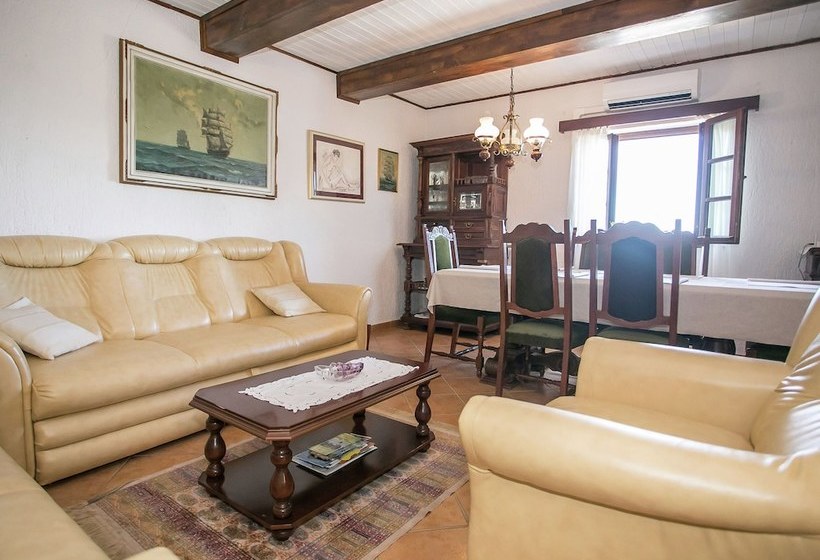 Unique Villa For Up To 8 Persons, With Pool, Hot Tub & Beautiful Garden