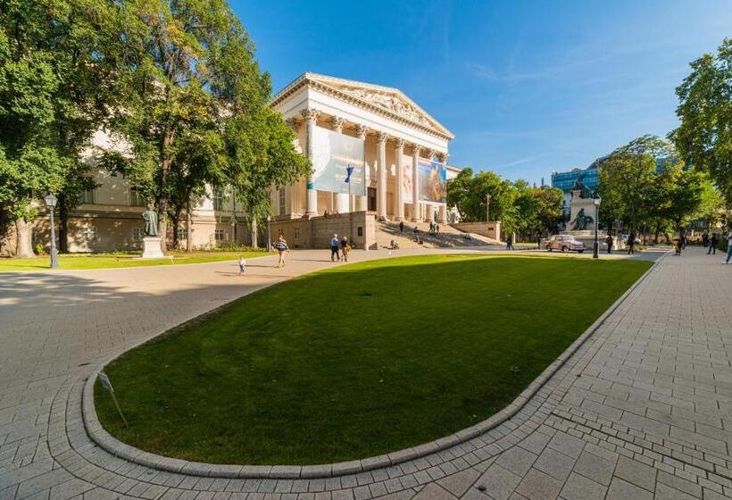 هتل Budapest Museum Central