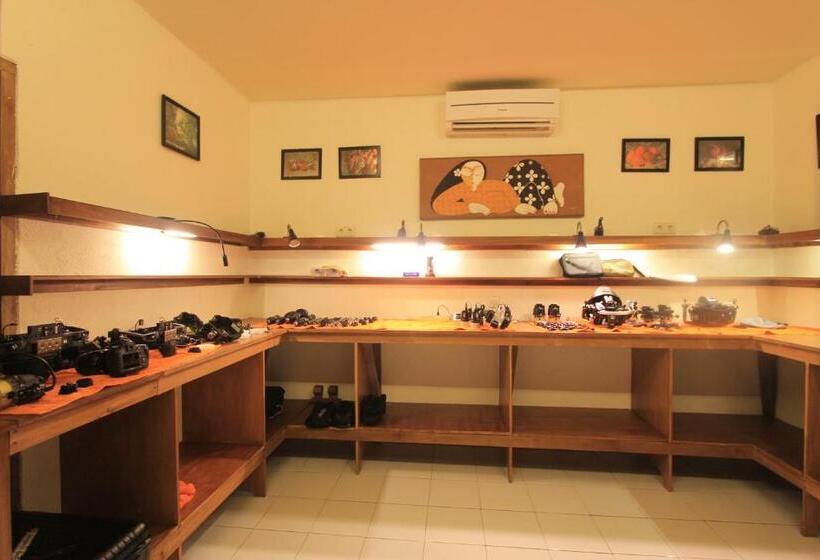 هتل Cocotinos Manado