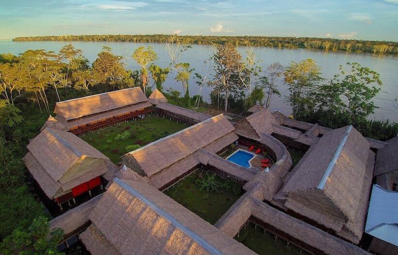هتل Heliconia Amazon River Lodge