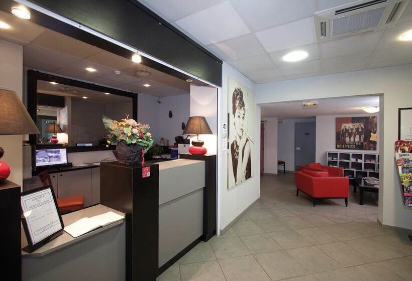 هتل Hôtel Le Relais De Trans