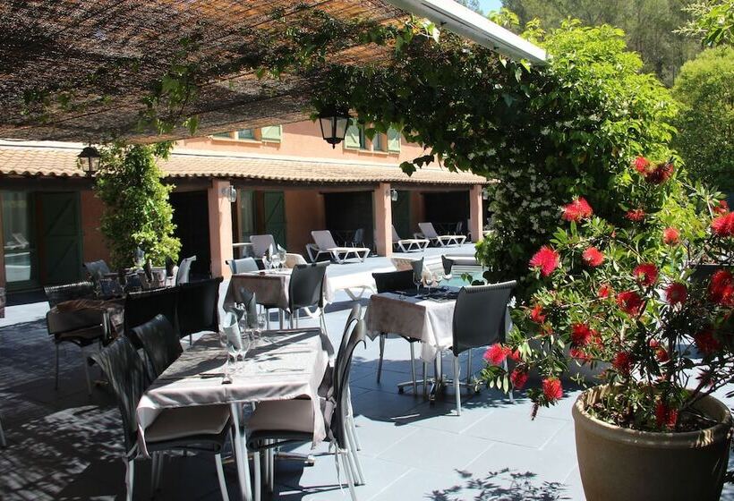 هتل Hôtel Le Relais De Trans