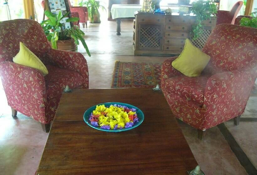 هتل Kinasi Lodge