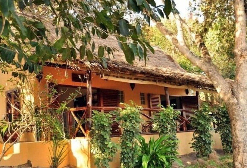 هتل Kinasi Lodge