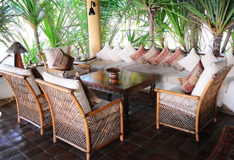 هتل Kinasi Lodge
