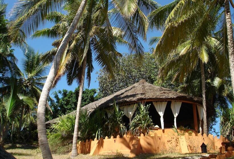 هتل Kinasi Lodge