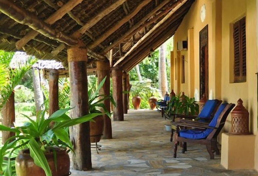 هتل Kinasi Lodge