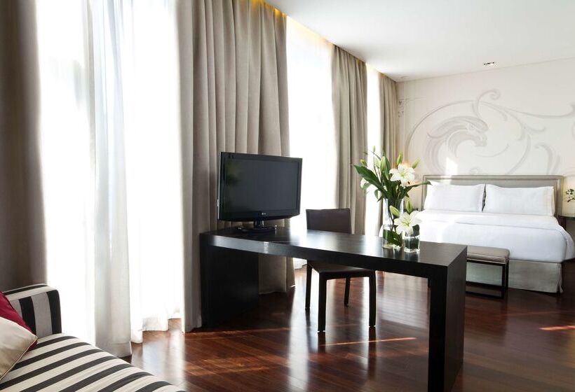 Отель NH Buenos Aires Tango