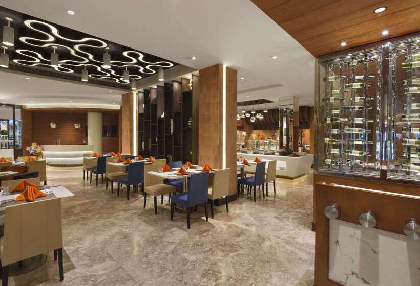 Hotel Ramada Plaza By Wyndham Jhv Varanasi