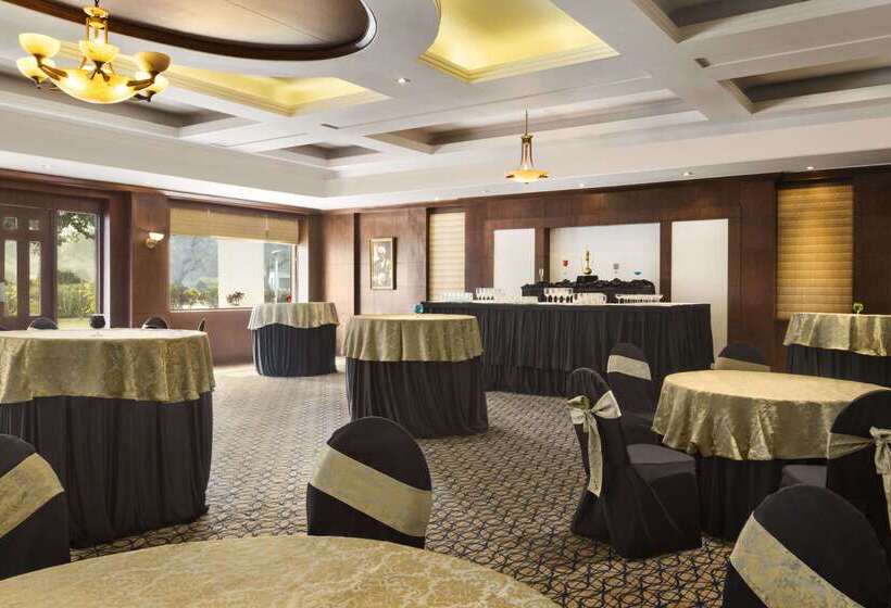 Hotel Ramada Plaza By Wyndham Jhv Varanasi