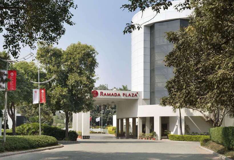 בית מלון כפרי Ramada Plaza By Wyndham Jhv Varanasi