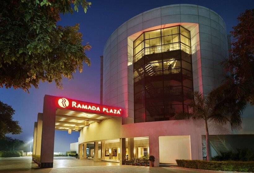 בית מלון כפרי Ramada Plaza By Wyndham Jhv Varanasi