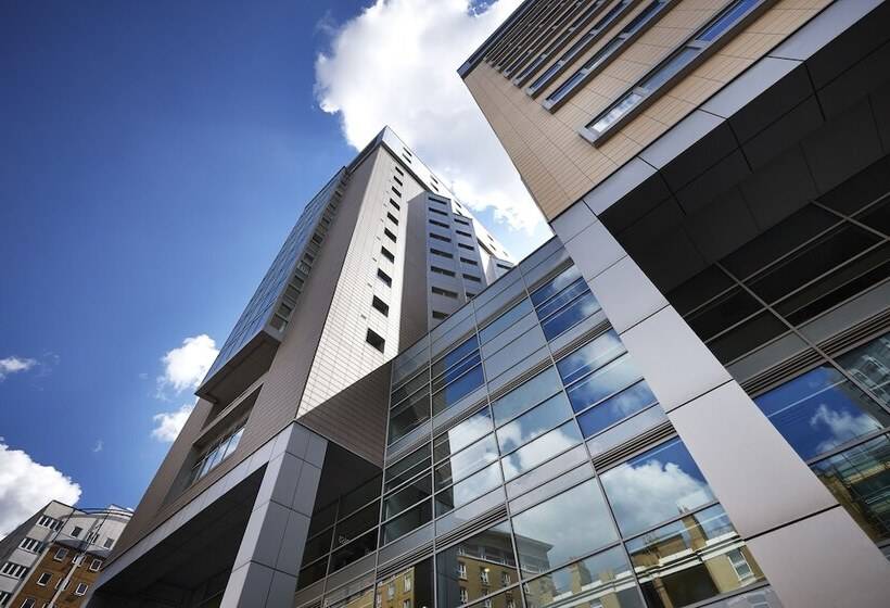 Marlin Aldgate Tower Bridge