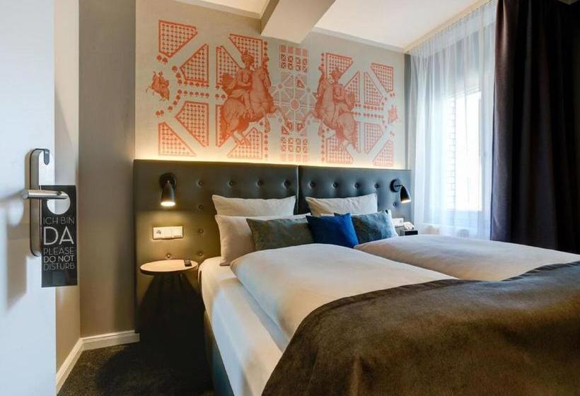 هتل Yors Boutique