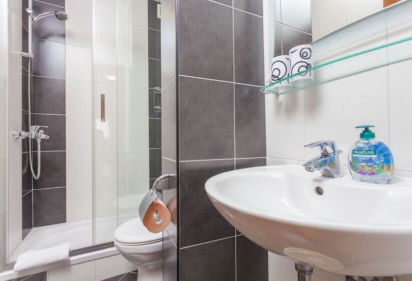 پانسیون Apartments & Rooms Alagic