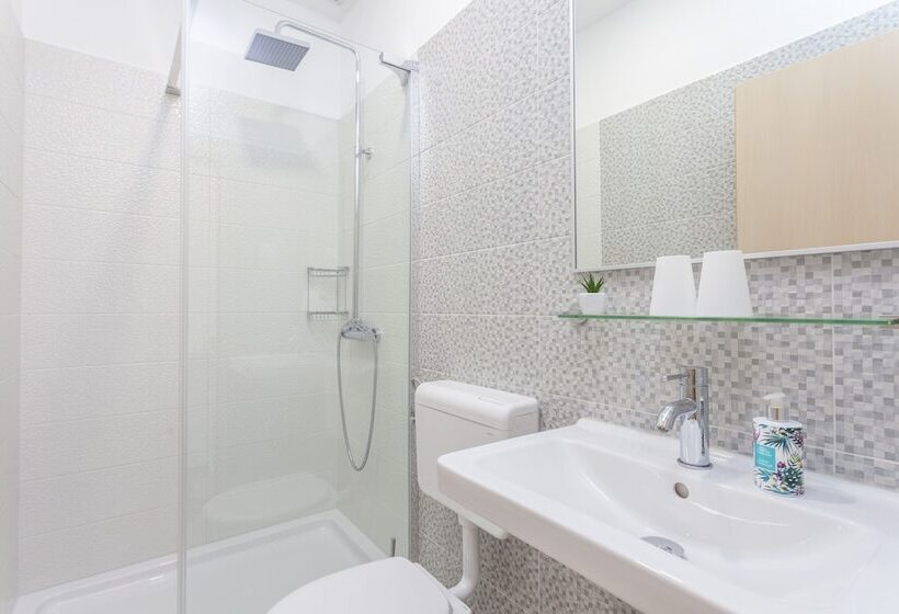 پانسیون Apartments & Rooms Alagic