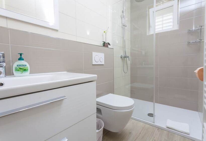 پانسیون Apartments & Rooms Alagic