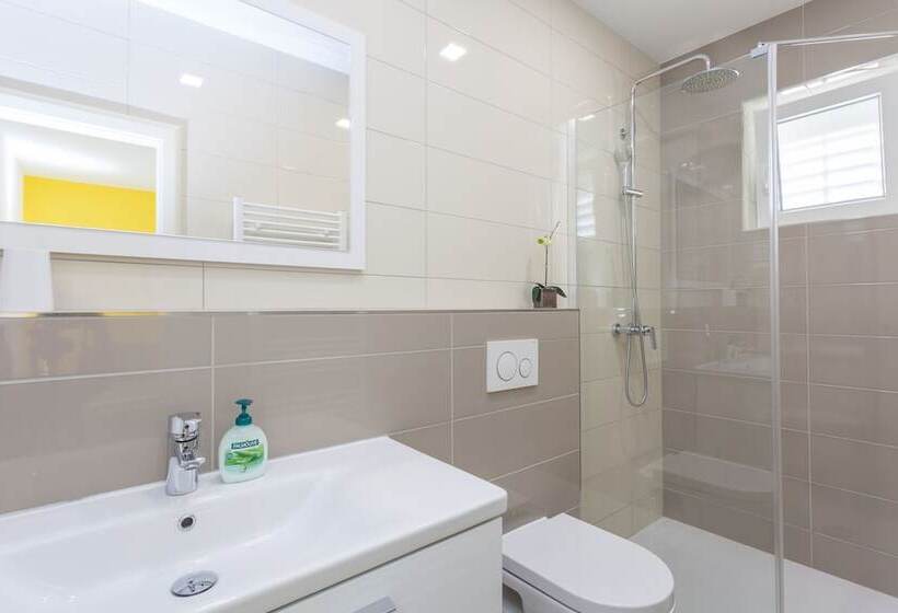 پانسیون Apartments & Rooms Alagic