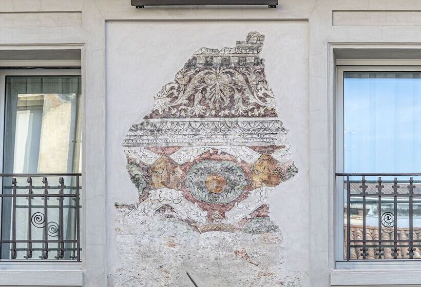 پانسیون Leoni Di Collalto Palace