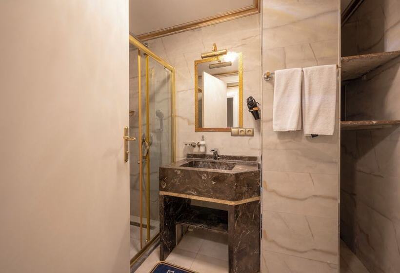هتل Emirganli Suites