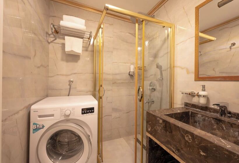 هتل Emirganli Suites