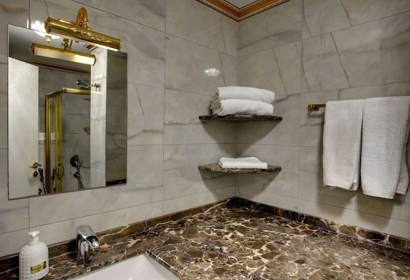 هتل Emirganli Suites