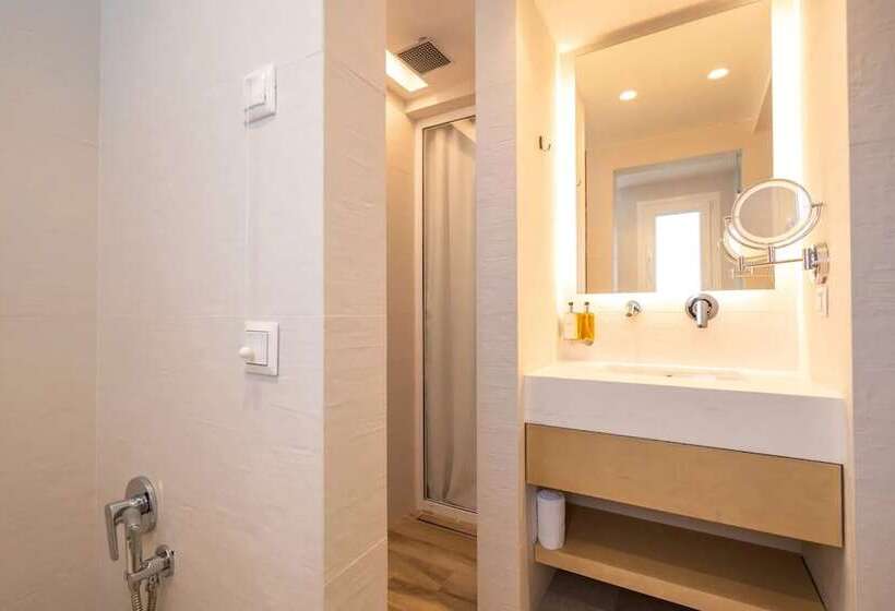 هتل Mirablue Luxury Residences