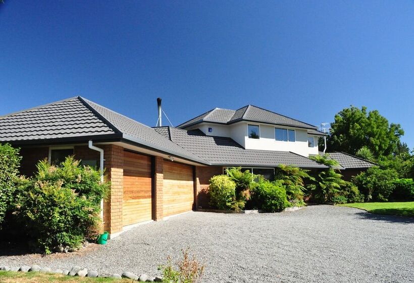 هتل Newlands Bed And Breakfast