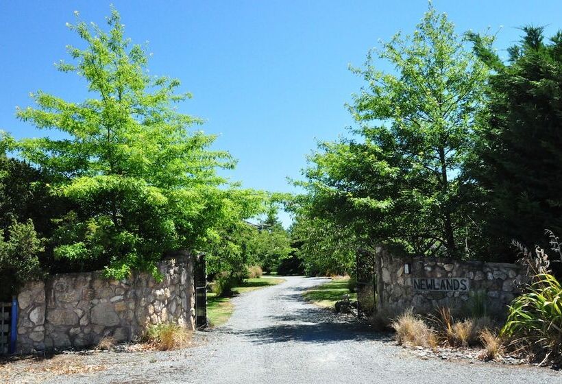 هتل Newlands Bed And Breakfast