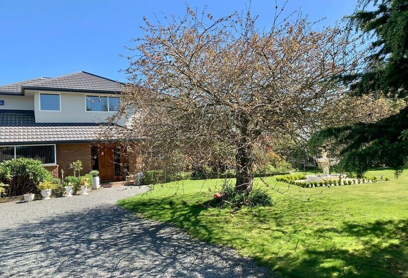هتل Newlands Bed And Breakfast