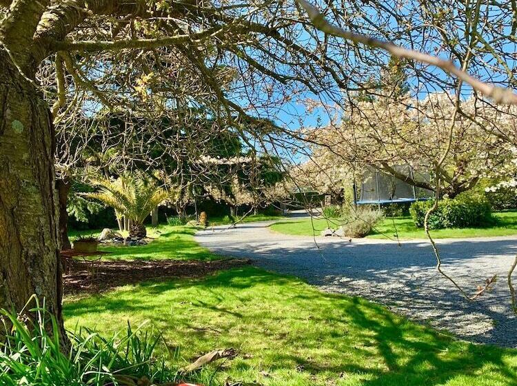 هتل Newlands Bed And Breakfast