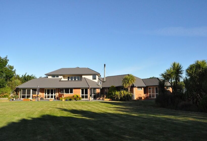 هتل Newlands Bed And Breakfast