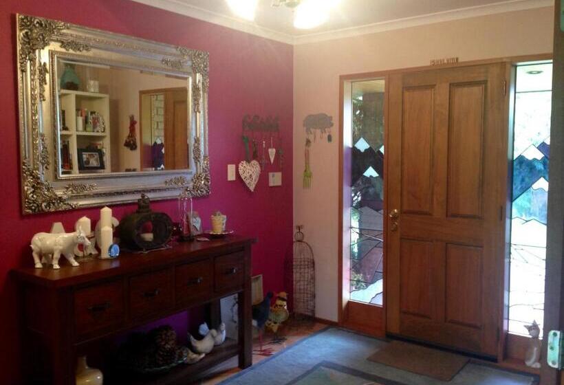 هتل Newlands Bed And Breakfast