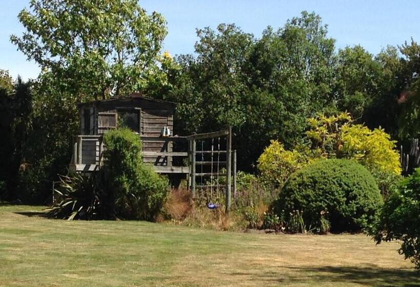 هتل Newlands Bed And Breakfast