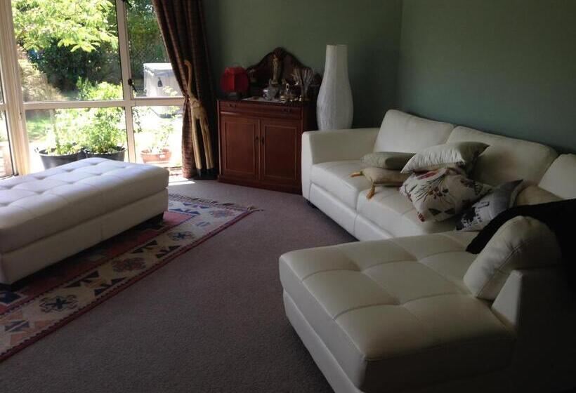هتل Newlands Bed And Breakfast