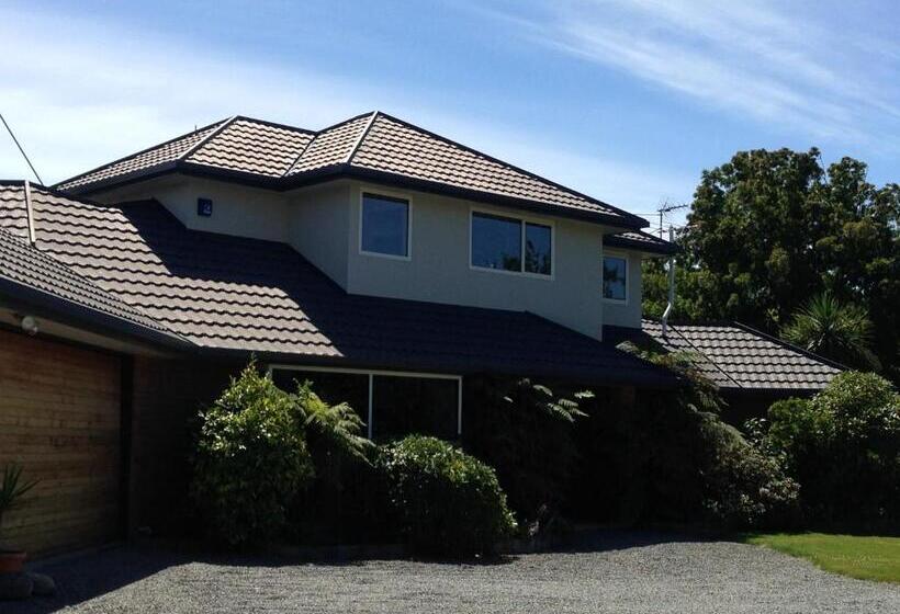 هتل Newlands Bed And Breakfast