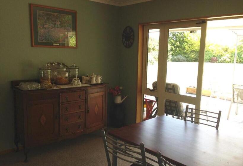 هتل Newlands Bed And Breakfast