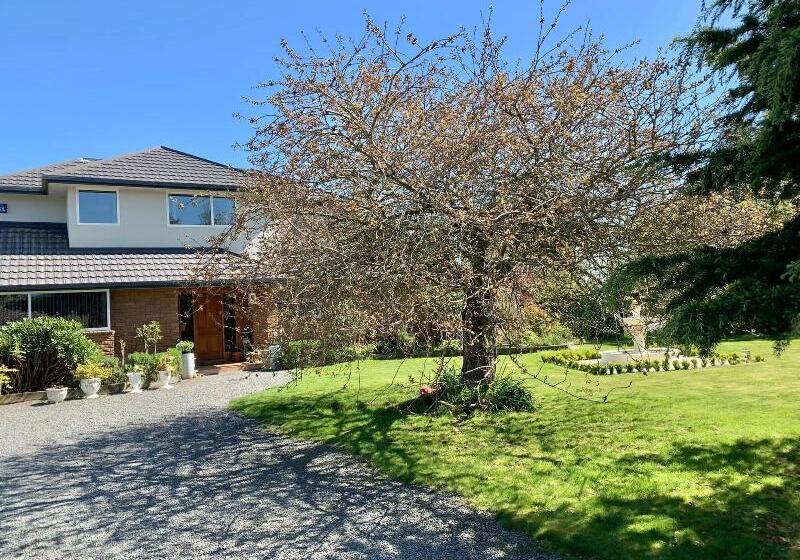 هتل Newlands Bed And Breakfast