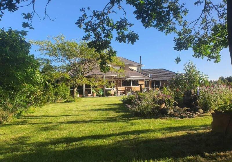 هتل Newlands Bed And Breakfast