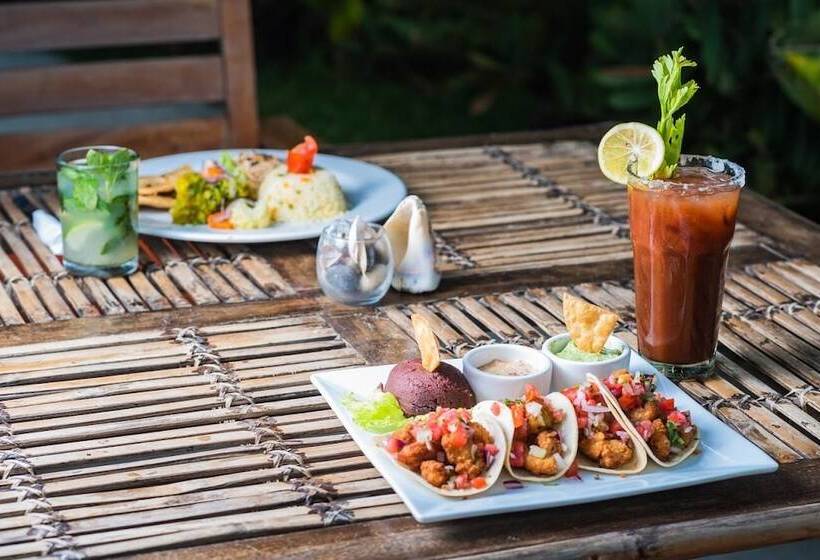 فندق Punta Mango Surf & Beachfront Resort