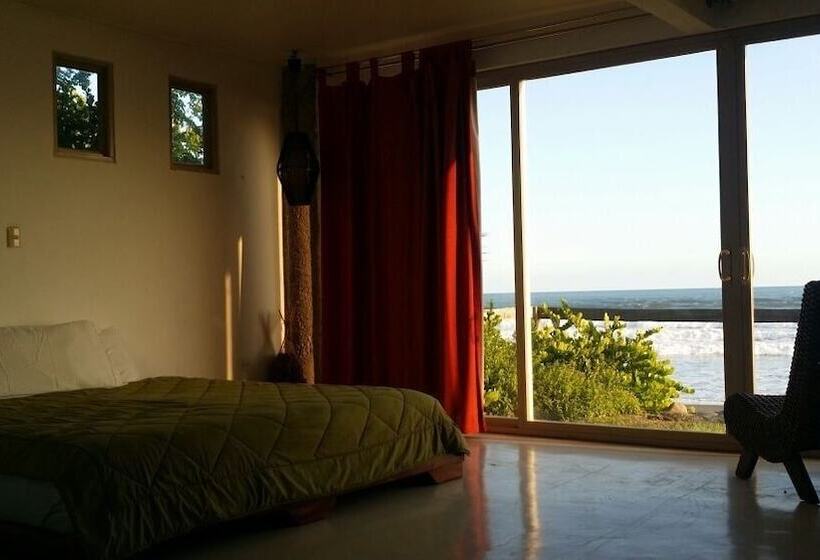 فندق Punta Mango Surf & Beachfront Resort