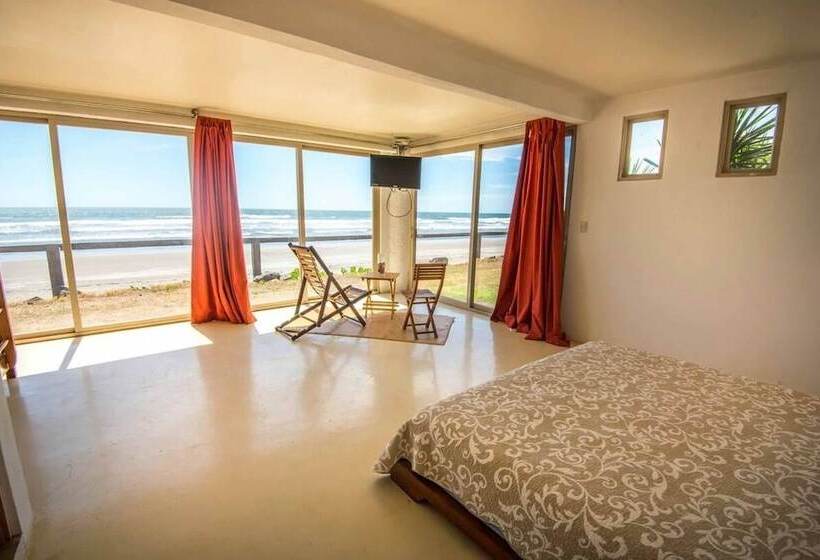 فندق Punta Mango Surf & Beachfront Resort