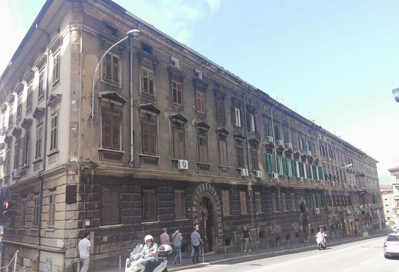 پانسیون Little Flower In City Center