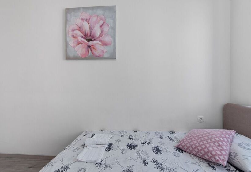 پانسیون Little Flower In City Center