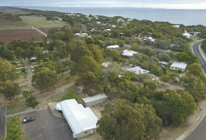 הוסטל Peppermint Grove Beach Holiday Park