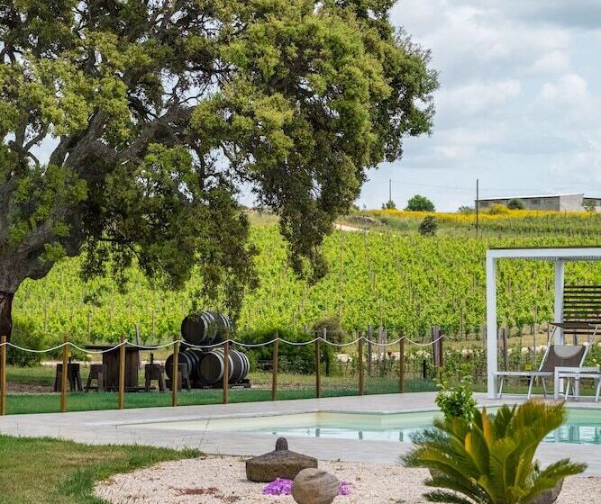 تختخواب و صبحانه La Vinia Bed&wine Experience   Adults Only